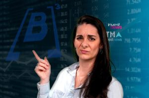 Mulher cética aponta para dados e gráficos financeiros em fundo azul com logo Invest News.