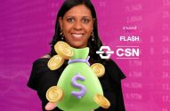 Mulher sorridente segura saco de dinheiro com moedas. Fundo magenta com dados financeiros e logos invest news/CSN.