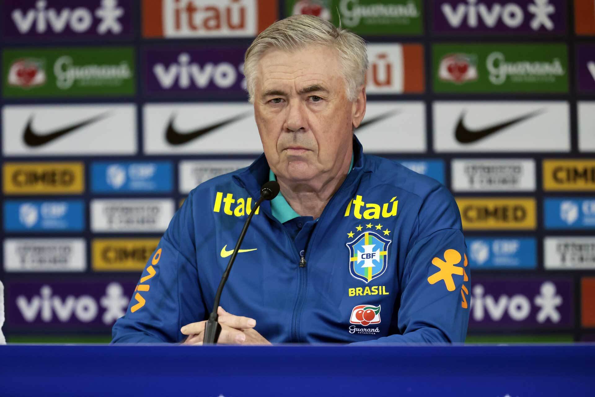 imagem do técnico Carlo Ancelotti para ilustrar conteúdo sobre a convocação da seleção brasileira