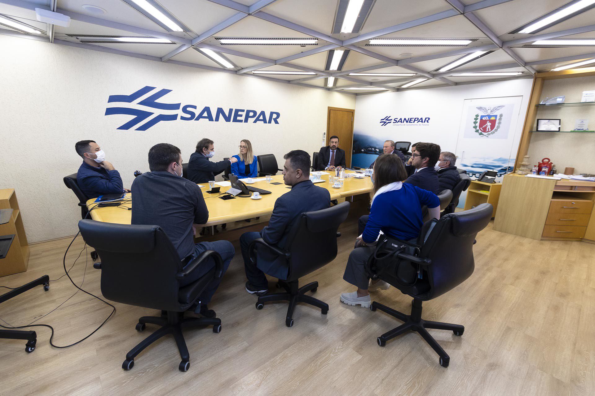 conselho da Sanepar em reunião em mesa redonda