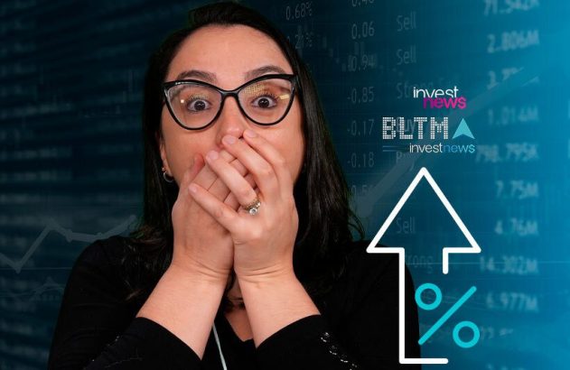 Mulher de óculos, boca coberta pelas mãos em choque, fundo com dados financeiros e seta de alta com percentual.