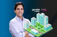 Homem sorridente com logos 'Analistas em Ação' e 'Invest News', e maquete isométrica de cidade.