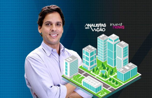 Homem sorridente com logos 'Analistas em Ação' e 'Invest News', e maquete isométrica de cidade.