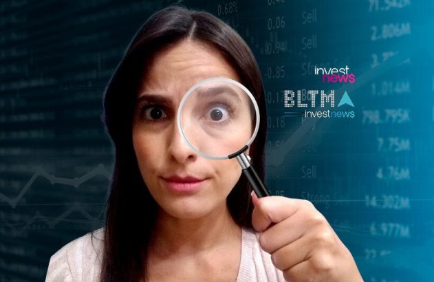 Mulher com lupa e olho ampliado, observando dados e gráficos financeiros.