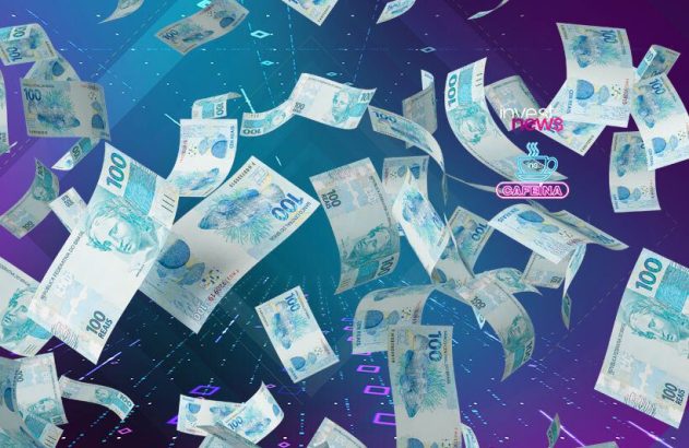 Cédulas de 100 reais brasileiras chovem em um cenário digital abstrato azul e roxo.