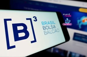 Tela de smartphone exibe logo B3 e "Brasil Bolsa Balcão". No fundo, logos "invest news" e "cafeína".