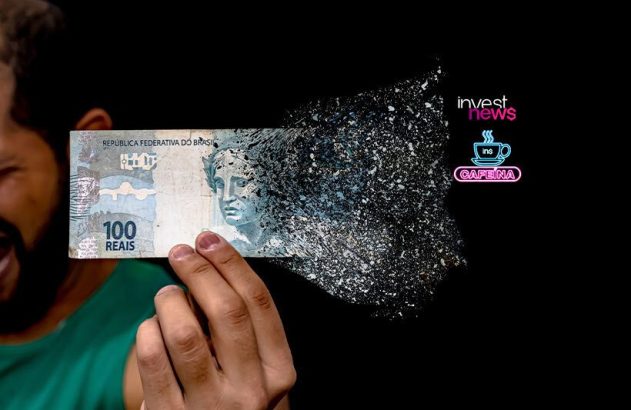 Cédula de 100 Reais brasileira desintegrando-se na mão de uma pessoa.