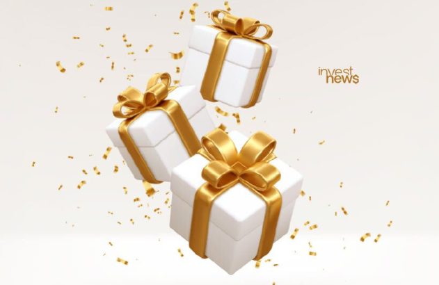 Três presentes brancos com fitas douradas e confetes flutuando. Logo 'invest news'.
