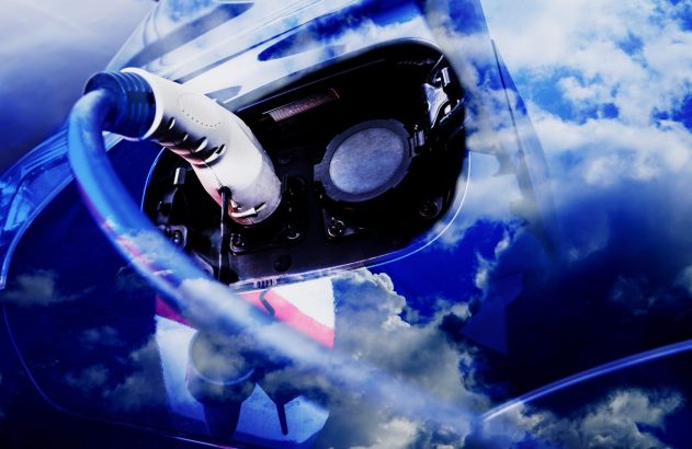 Carro elétrico recarregando bateria