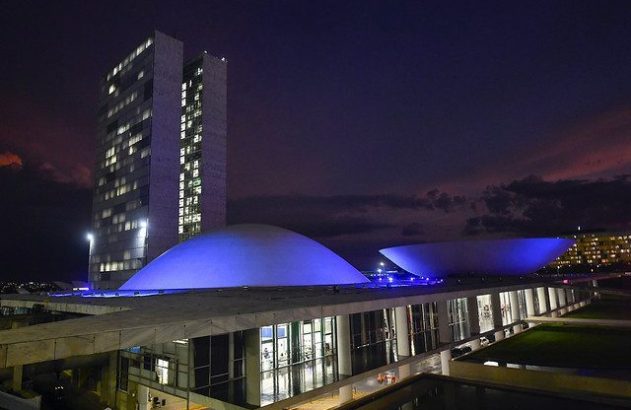 Vista noturna do Congresso Nacional