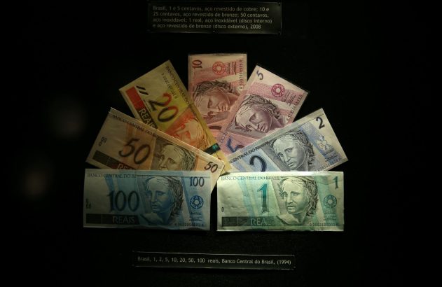 Cédulas de real em centro cultural do Rio de Janeiro