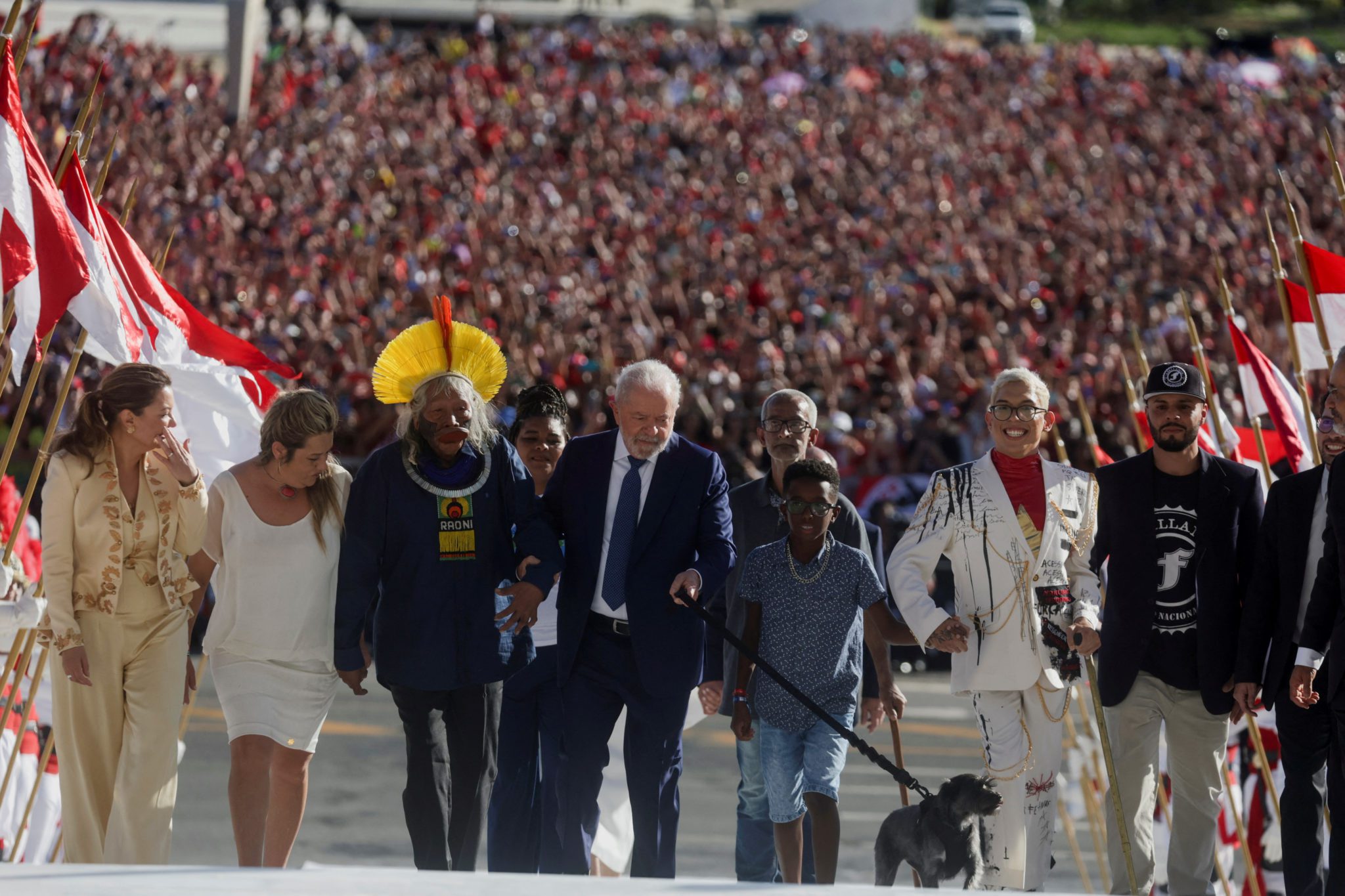 Lula sobe com grupo diverso da sociedade civil