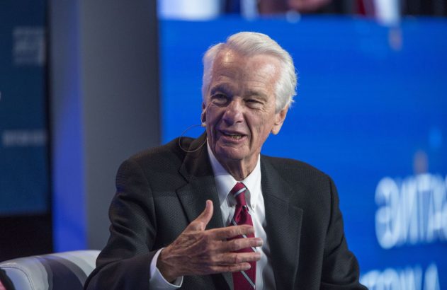 Foto de Jorge Paulo Lemann em meio a uma entrevista