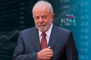 Lula, de terno e gravata, com a mão no peito. Fundo com dados financeiros e logos Investnews/BLTMA.