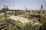 Vista de unidades industriais da refinaria Presidente Getúlio Vargas (Repar).