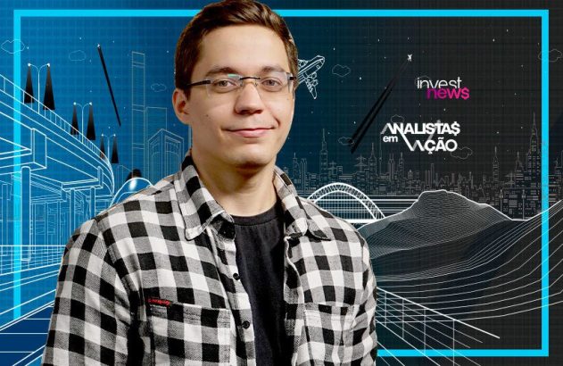 Homem sorridente de óculos e camisa xadrez. Fundo digital com cidade esboçada, e logos 'Invest News' e 'Analistas em Ação'.