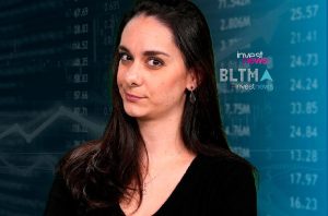 Mulher com cabelo escuro e olhar questionador, em frente a um painel digital com dados financeiros e o logo Investnews.