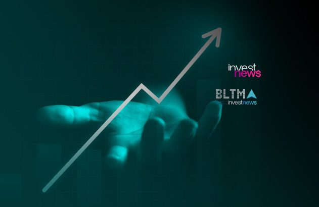 Mão luminosa com gráfico de seta branca ascendente, simbolizando crescimento.
