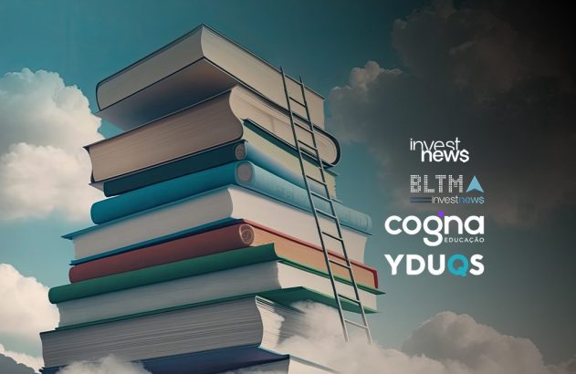 Pilha alta de livros empilhados sobre fundo de céu.