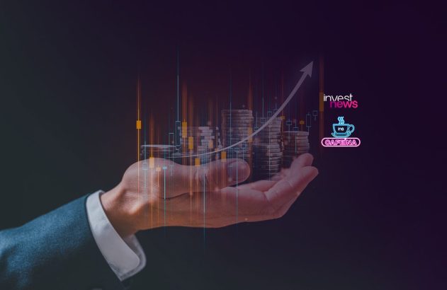 Mão em terno segura moedas e gráfico de crescimento financeiro, com logos "Invest News" e "CAFÉ NA".