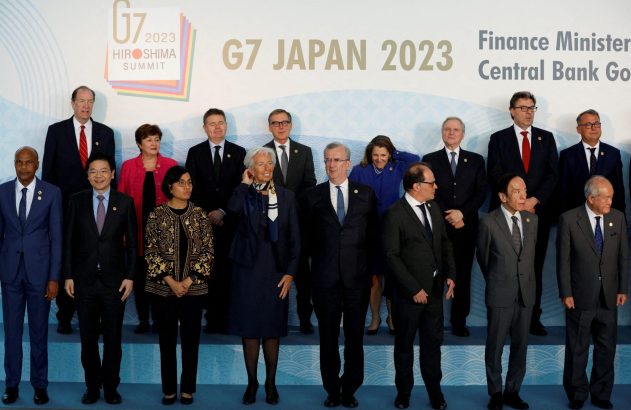 Líderes financeiros e banqueiros centrais posam para foto de grupo no G7 Japan 2023, cúpula de Hiroshima.
