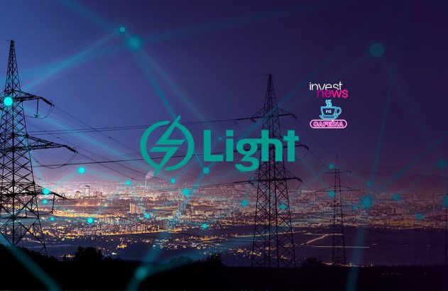 Torres de energia com rede inteligente sobre cidade à noite e logo "Light".