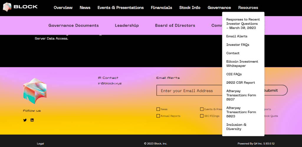 Block com menu de navegação aberto, exibindo opções de governança e informações financeiras.