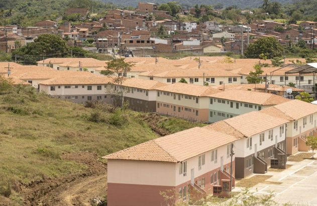 Imóveis do Minha Casa Minha Vida em Santo Amaro da Purificação (BA) (Foto: Joédson Alves/Agência Brasil)