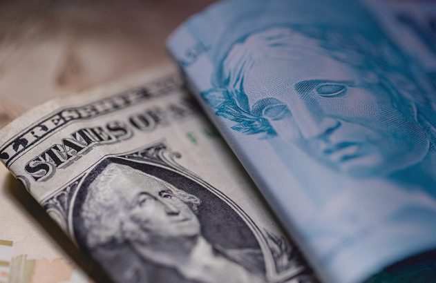 Dólar e real