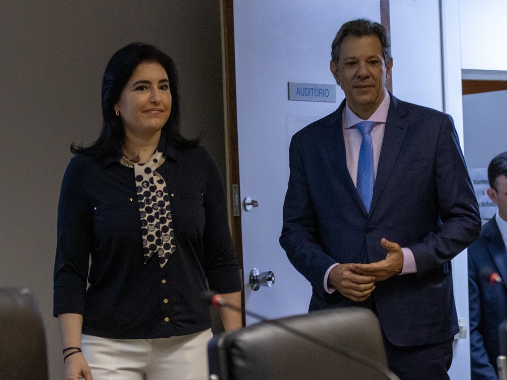 Os ministros da Fazenda, Fernando Haddad e do Planejamento, Simone Tebet, durante coletiva sobre a nova regra fiscal. (Foto: José Cruz/ Agência Brasil)