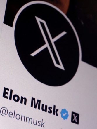 Imagem da conta no Twitter de Elon Musk com nova logo