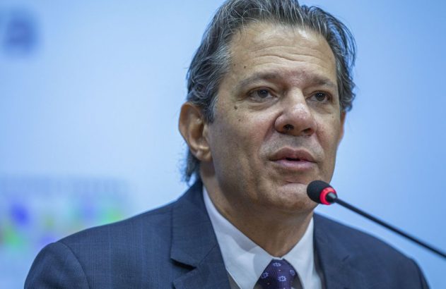 Brasília (DF) 26/07/2023 - O ministro da Fazenda, Fernando Haddad (c), apresenta o Novo Ciclo de Cooperação Federativa, durante entrevista coletiva no ministério. Foto: Joédson Alves/Agência Brasil