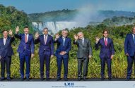 Presidente Lula participa da Cúpula de Chefes e Chefas de Estado do MERCOSUL, em Puerto Iguazú, Argentina. Presidentes participantes posam para a foto oficial. (Foto: Ricardo Stuckert/PR)