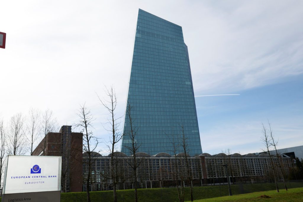 Arranha-céu de vidro da sede do Banco Central Europeu (BCE) em Frankfurt.