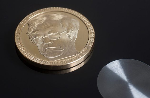 criador do bitcoin Satoshi Nakamoto em uma moeda