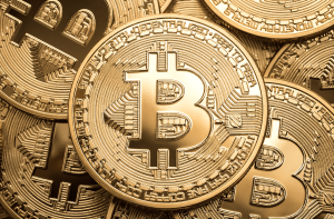 moedas de bitcoin empilhadas douradas