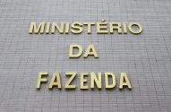Fachada do ministério da Fazenda com a sua escrita em letras em dourado