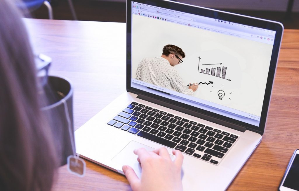 Conteúdo online (Imagem de Tumisu por Pixabay)