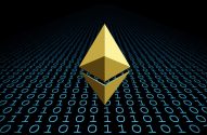 Logo dourado do Ethereum sobre um fundo tecnológico de código binário azul.