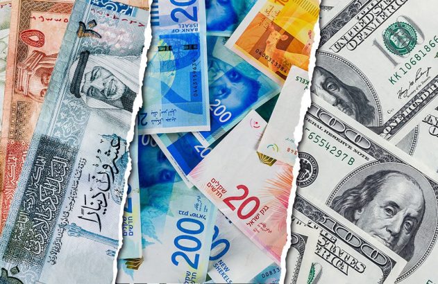 Notas de dólar, shekel israelense e dinar jordaniano lado a lado, separadas por bordas rasgadas.