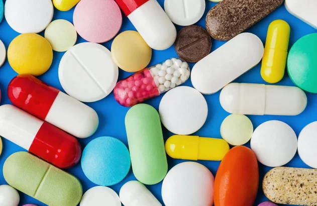 Pilha de comprimidos - antecedentes médicos; farmaceuticas; remedios