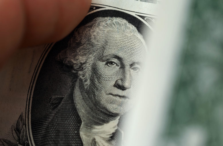 Recorte de nota de dólar com rosto de George Washington