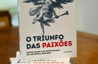 Capa do livro "O Triunfo das Paixões" de Hamilton dos Santos, com anjo tocando trombetas, sobre outros exemplares.