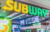 Letreiro do restaurante Subway em shopping de Singapura