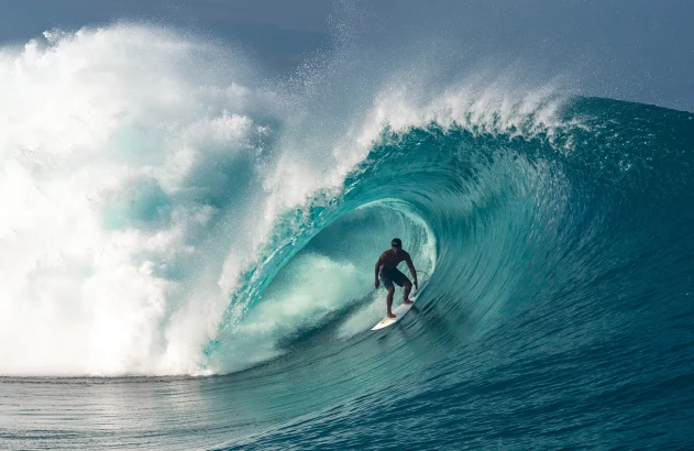 Teahupo'o, Taiti, Polinésia Francesa; surfe; surfista