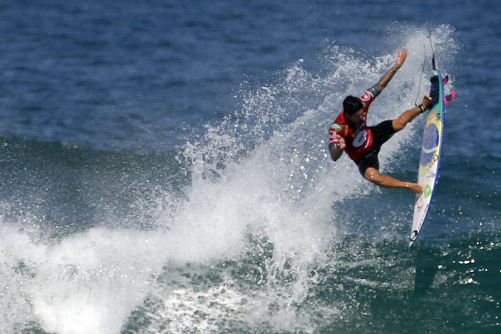O surfista brasileiro Gabriel Medina compete na etapa brasileira da Liga Mundial de Surfe, na praia de Itaúna, em Saquarema, Rio de Janeiro.
