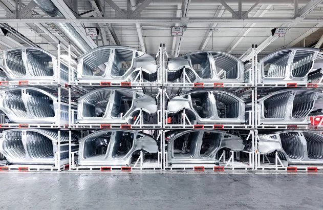 Peças armazenadas na fábrica em Tesla em Fremont, na Califórnia (EUA).