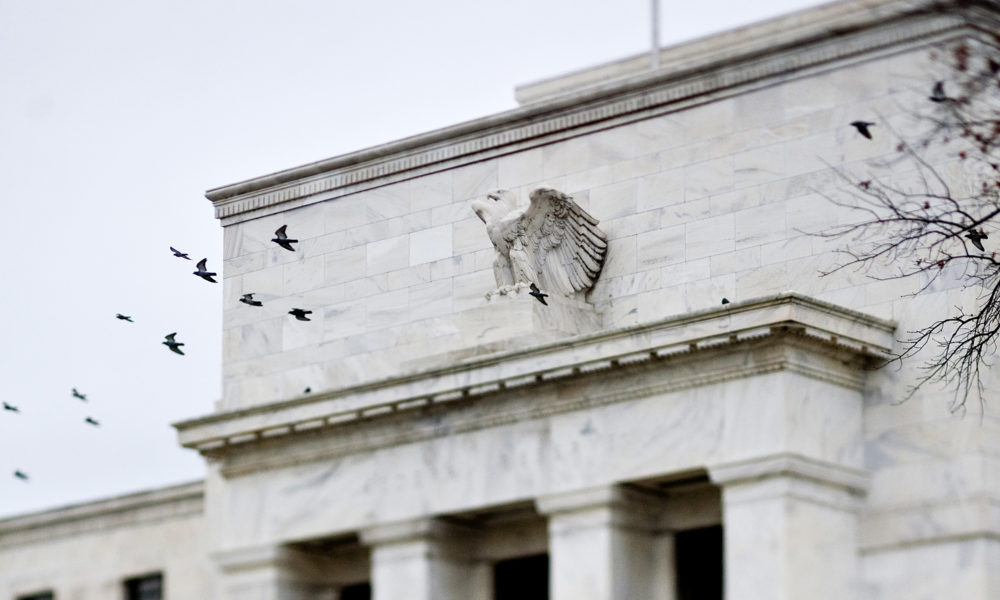 Fed mantém juros inalterados e sinaliza possibilidade de corte em setembro