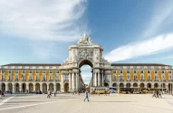 Vista da Praça do Comércio, em Lisboa, Portugal (Foto: Adobe Stock Photo)