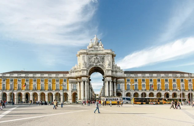 Vista da Praça do Comércio, em Lisboa, Portugal (Foto: Adobe Stock Photo)
